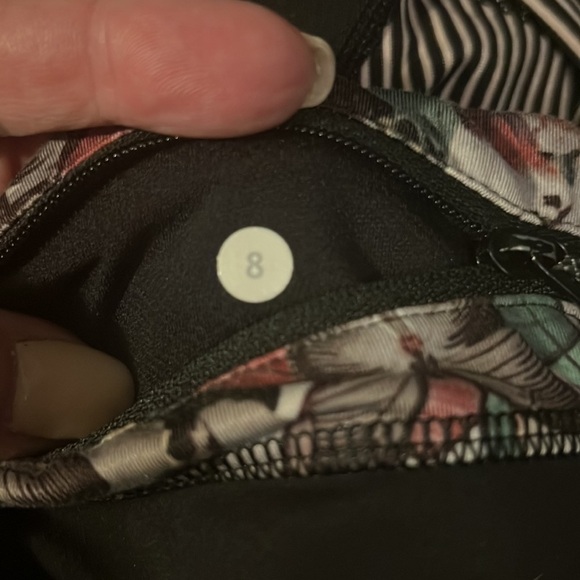 🌺LULULEMON Inspire ll All Full-on Luxtreme Striped /Butterfly Waistband Size 8🌺 - Picture 9 of 9